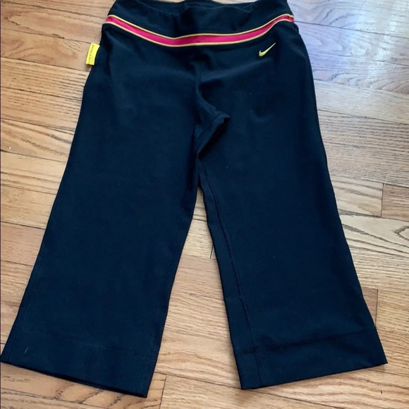 Nike Dri-Fit Livestrong Capri workout pants, XS - Picture 1 of 3